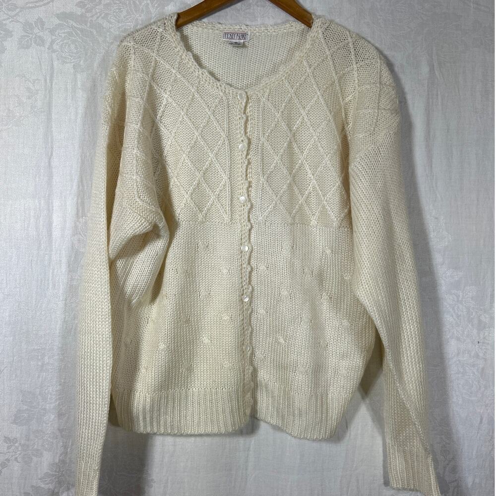 Vintage Cardigan Sweater XL Cream 3D Cable Knit Feminine Neutral